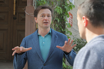 Сергей Безруков подарил вологжанам встречу с творчеством Сергея Есенина и пообещал установить в Вологде бюст поэта