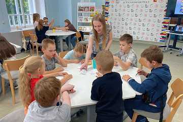 Экскурсия «Вологодское лето Сергея Есенина», уютные чтения на свежем воздухе, мастер-классы и многое другое предлагает на следующей неделе читателям областная детская библиотека 