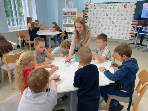 Экскурсия «Вологодское лето Сергея Есенина», уютные чтения на свежем воздухе, мастер-классы и многое другое предлагает на следующей неделе читателям областная детская библиотека 