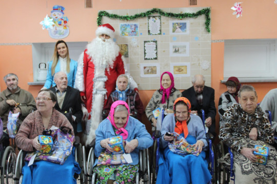 Вологжане могут подарить новогодние подарки одиноким пожилым людям