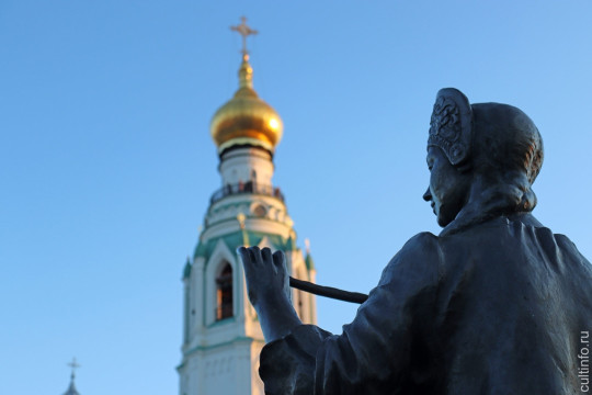 Вдоль по набережной с экскурсоводом можно прогуляться в июле