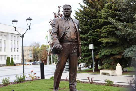 В Вологде открыли памятник Анатолию Дрыгину