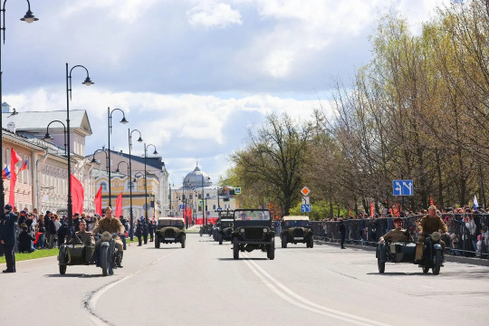 Шествие «Бессмертного полка» и парад военной техники прошли в Вологде 9 Мая