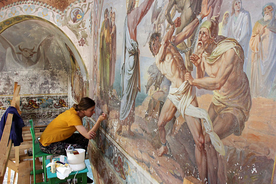 В сельском храме на территории Кичменгско-Городецкого района спасают уникальные росписи 