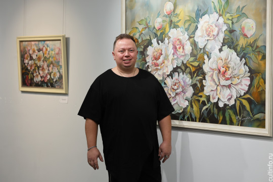 Все разнообразие батика – на выставке «В переплетениях цвета»  Романа Захарова в картинной галерее 