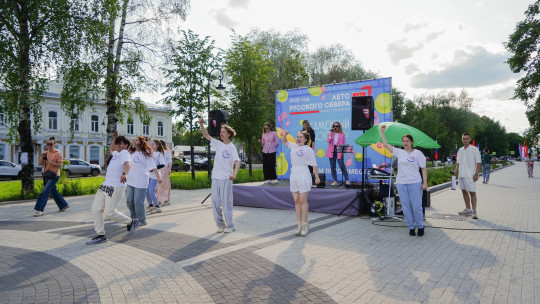 Диджеи, школа рока и народное караоке: фестиваль «Каменный мост» стартовал  в Вологде