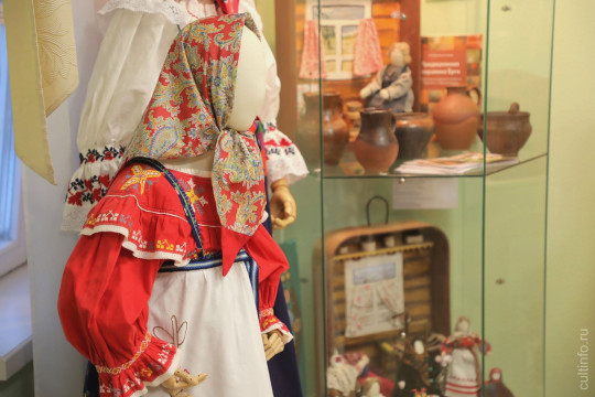 Ёрговская керамика, «бисерная роспись» и стеганые одеяла Ново-Леушинского монастыря представлены на череповецкой выставке в областном ЦНК