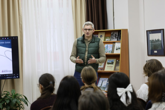 «Мы просто не имеем права проходить мимо таких людей»: военный журналист и писатель Максим Васюнов побывал на Беловских чтениях в Вологде и рассказал о своих проектах 