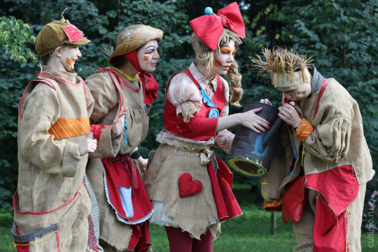 11 театральных коллективов со всей России выступят в Вологде на фестивале уличных театров «Кружево историй»