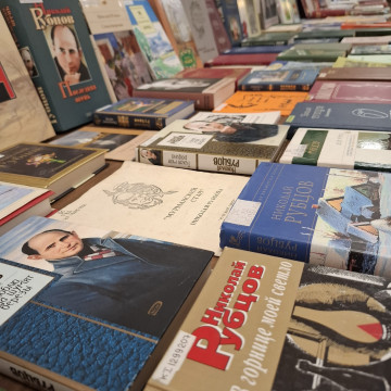 300 изданий представлено на рубцовской выставке «Россия! Русь! Храни себя, храни!»