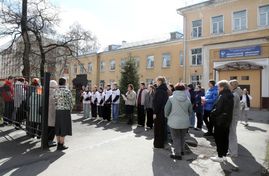Митинг в честь ветеранов военно-санитарного поезда № 312 состоялся у здания Вологодского медицинского колледжа 