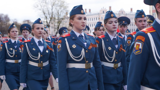 750 юных вологжан стали участниками школьного парада, посвященного Дню Победы