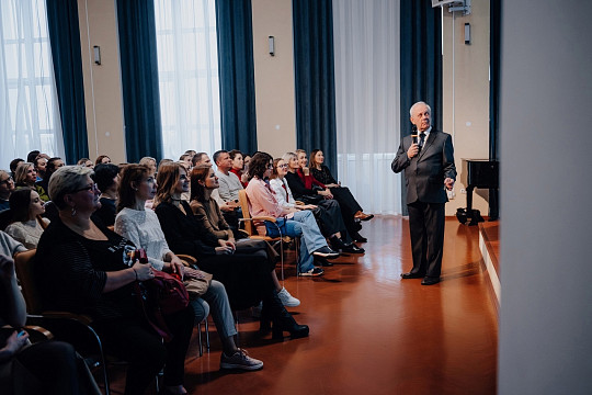 Филолог Сергей Баранов расскажет о жизни и поэзии Николая Гумилёва 