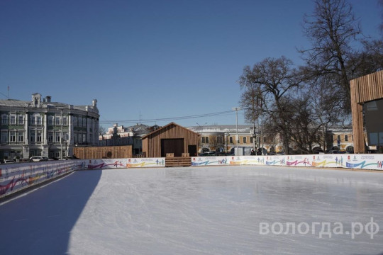 С завтрашнего дня на площади Революции начнет работу бесплатный каток