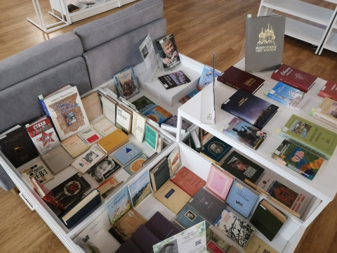 В Областной библиотеке представлены три книжные выставки, посвященные вологодским писателям
