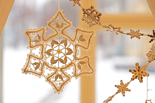 Сплести кружевную новогоднюю игрушку предлагают юным вологжанам