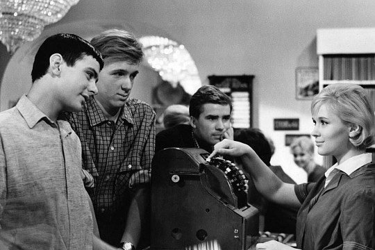 Фильм «Я шагаю по Москве» завтра можно бесплатно посмотреть в областной библиотеке