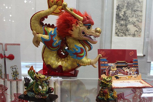 Там, где горы встречаются с облаками: в Тотьме открылась выставка китайской живописи