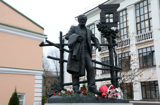 Вологда – очень литературный город: день рождения Василия Белова отметили возложением цветов и научными докладами всероссийского семинара