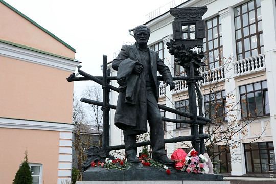 Вологда – очень литературный город: день рождения Василия Белова отметили возложением цветов и научными докладами всероссийского семинара