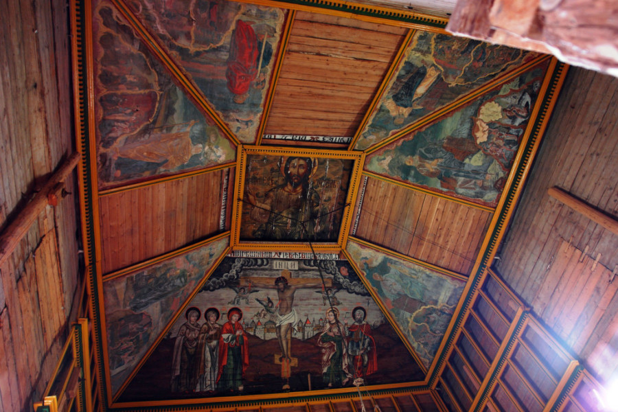 Оригинальную живопись XVII века спасают реставраторы в Ильинской церкви Белозерска