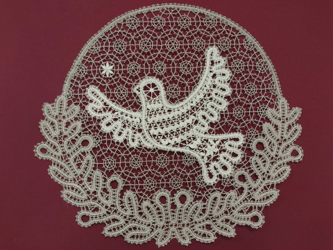 Птицу в вышивке, кружеве, бересте и росписи по дереву представят мастера Вологодчины на выставке в областном Центре народной культуры