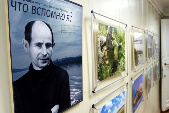 В преддверии «Рубцовской осени» в Областной детской библиотеке открылась фотовыставка «Что вспомню я?»