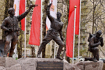 В Череповце открыли памятник выпускникам Лепельского и Череповецкого военного училищ