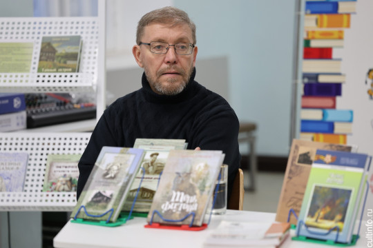 О книге «Тайный остров» рассказал вологодским старшеклассникам писатель Дмитрий Ермаков 
