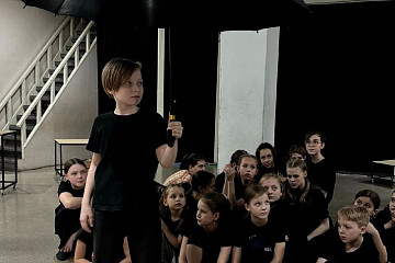 Музыкальный спектакль «Мальчик на крыше» покажут юные артисты студии «Чайка»