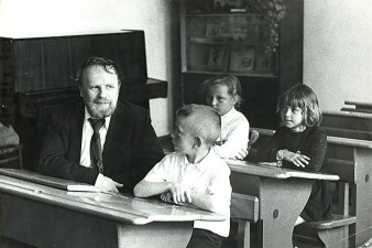 Василий Белов встречается со школьниками. Фото ВОУНБ