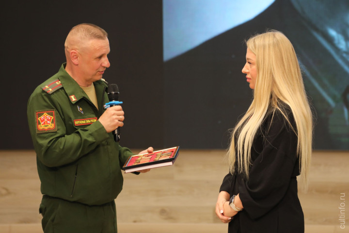Передача ранее утерянных наград вологжанина – участника Великой Отечественной войны Никандра Коншина