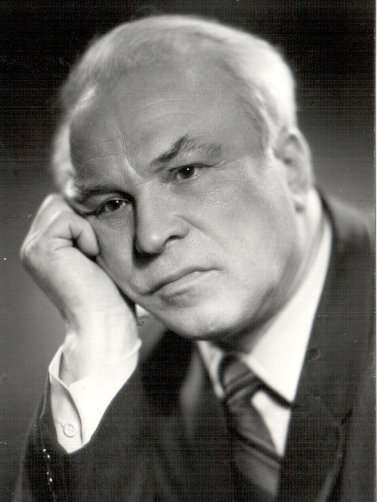 Поэт Александр Романов