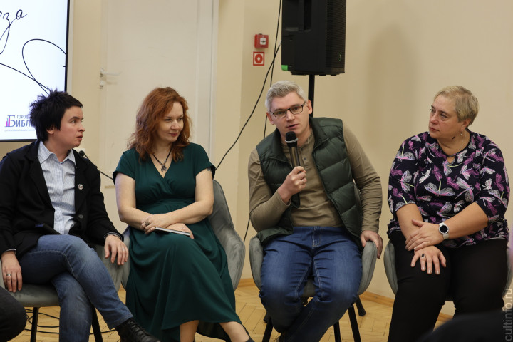 «Мы просто не имеем права проходить мимо таких людей»: военный журналист и писатель Максим Васюнов побывал на Беловских чтениях в Вологде и рассказал о своих проектах 