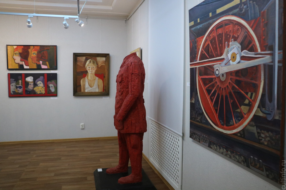 50 оттенков красного можно рассмотреть на новой выставке в Доме Корбакова