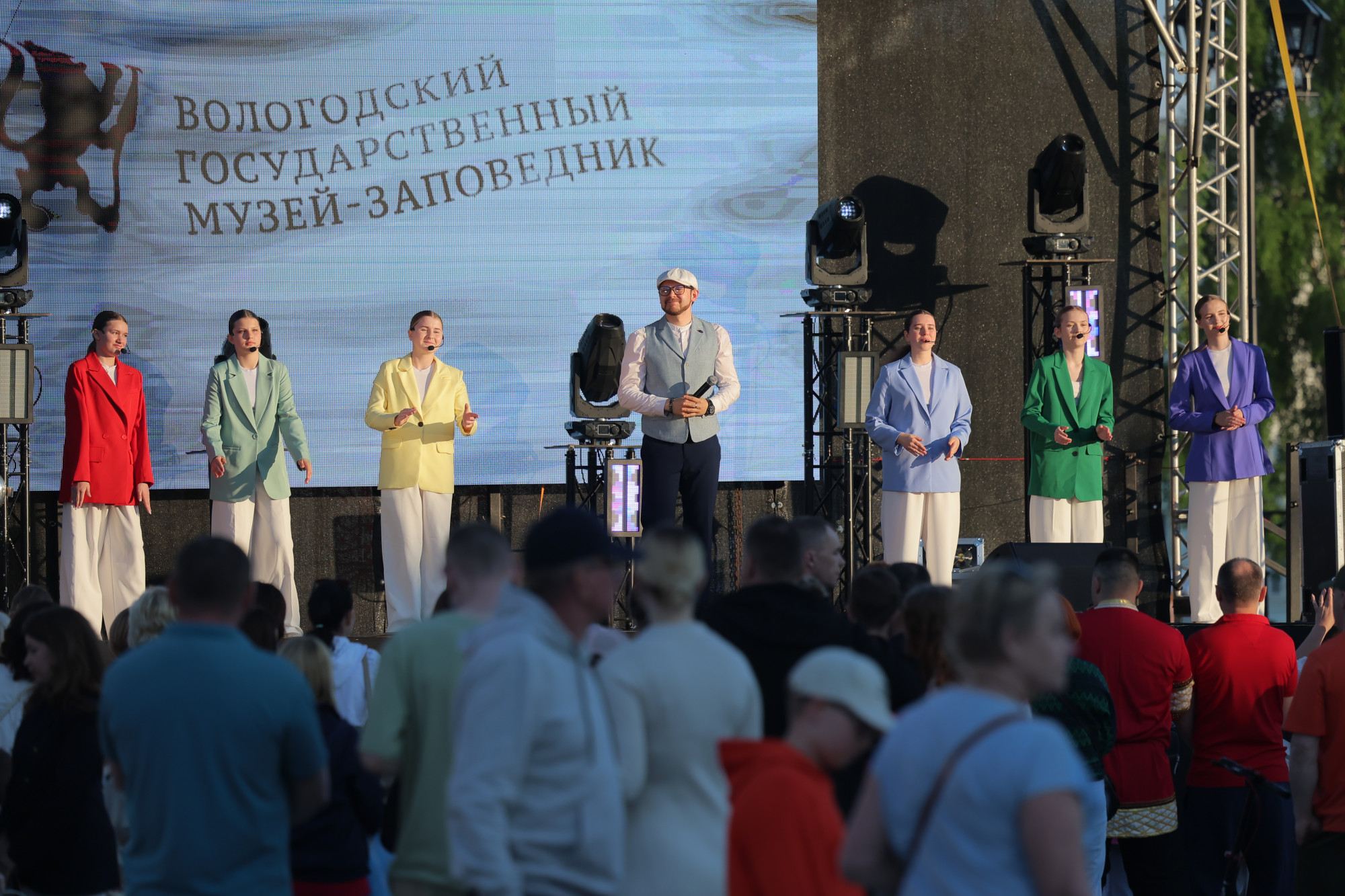 Девять площадок и семь тысяч посетителей: в Вологодском музее-заповеднике в девятнадцатый  раз прошла акция «Ночь музеев». Фото Сергея Юрова 