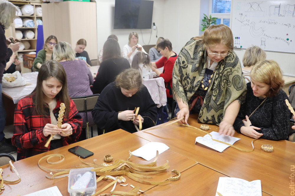 С ремеслами кирилловской земли знакомит выставка в Центре народной культуры 