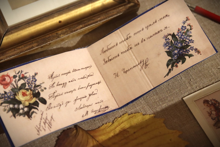 Выставка «Есть в осени первоначальной…». Фото предоставлено Вологодским музеем-заповедником