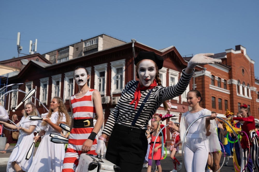 Фестиваль уличных театров в Череповце. Фото: vk.com/theaterche