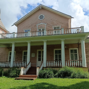 Здание музея Батюшковых и А.И. Куприна (западный фасад). 2023 г. Из личного архива В.А. Шинкарук