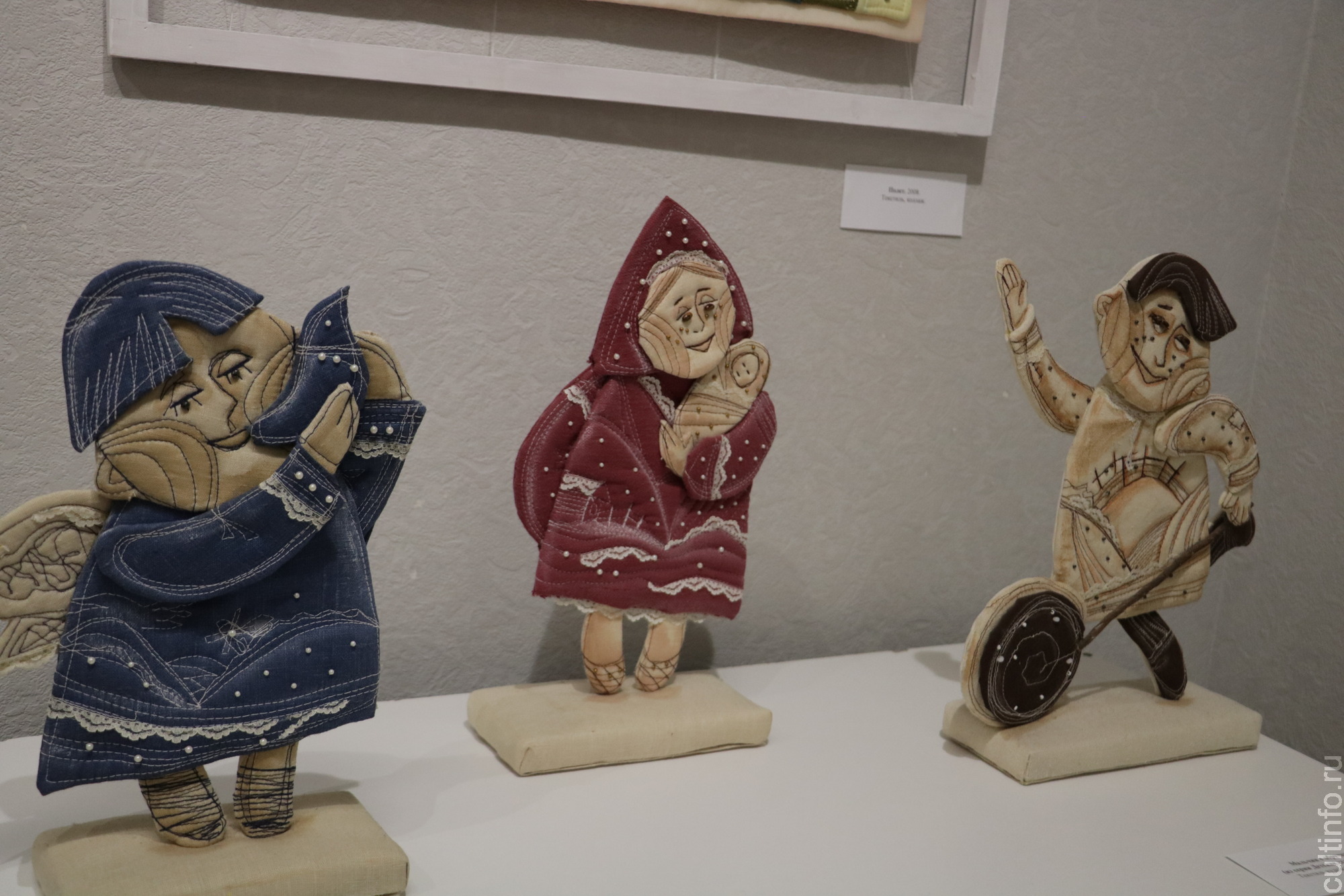 Последнюю неделю в Вологде работает уютная выставка череповчанки Елены Ивановой «Родом из детства»