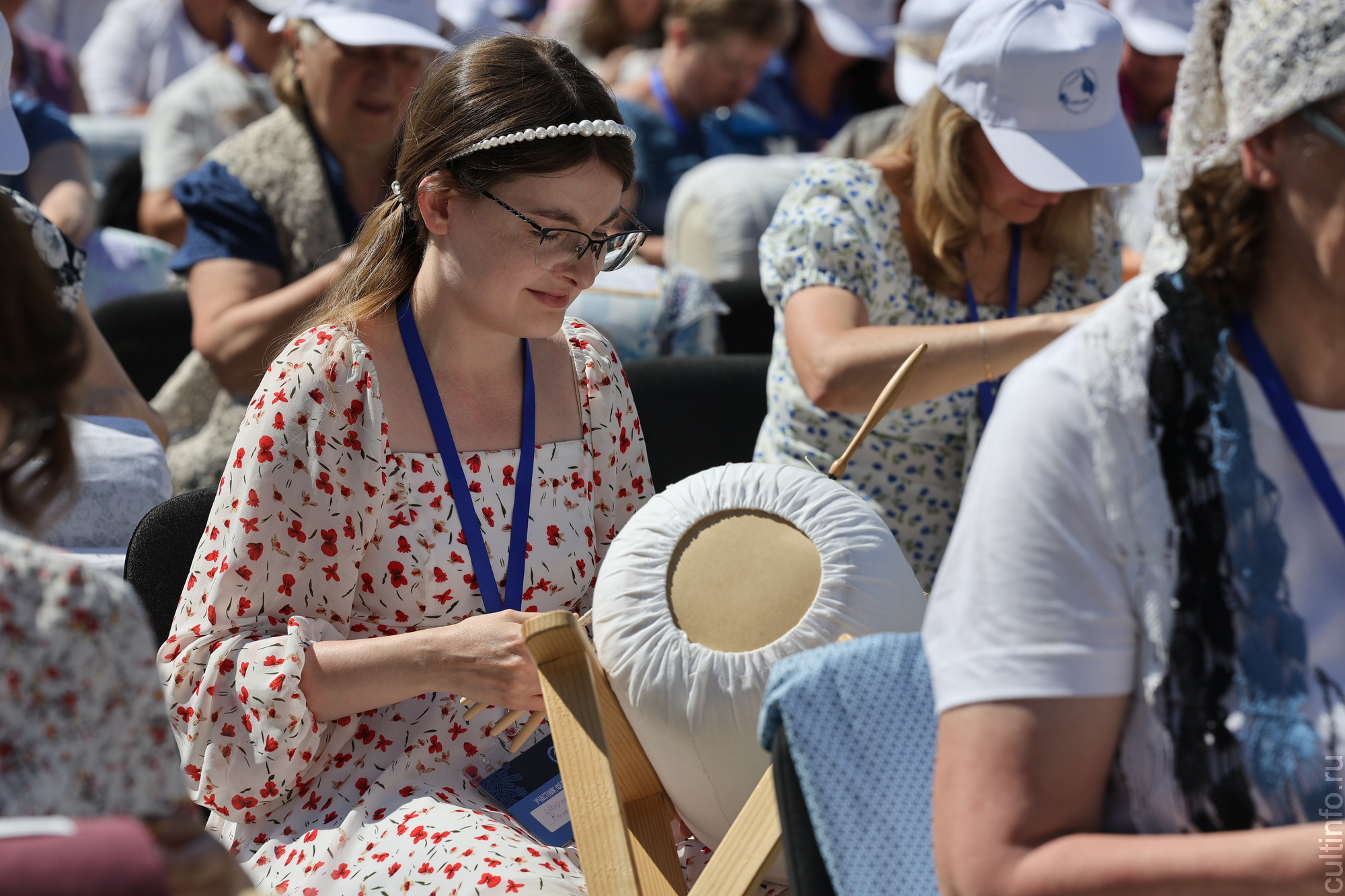 Кружевная акция «Память поколений» объединила в Вологде более 350 мастериц 