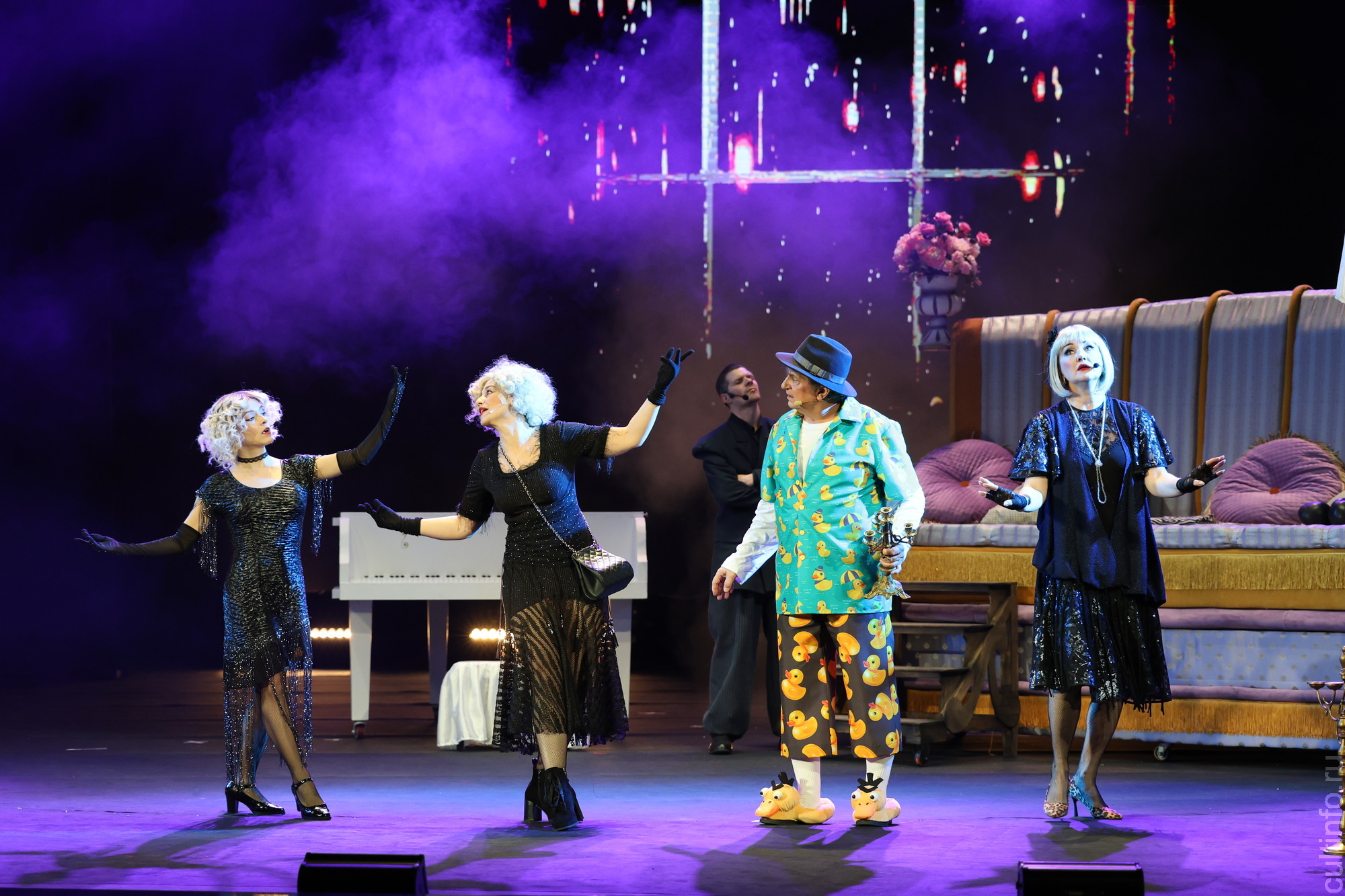 Гангстерскую комедию «Бруклинская сказка» представили на сцене Вологодского драматического театра