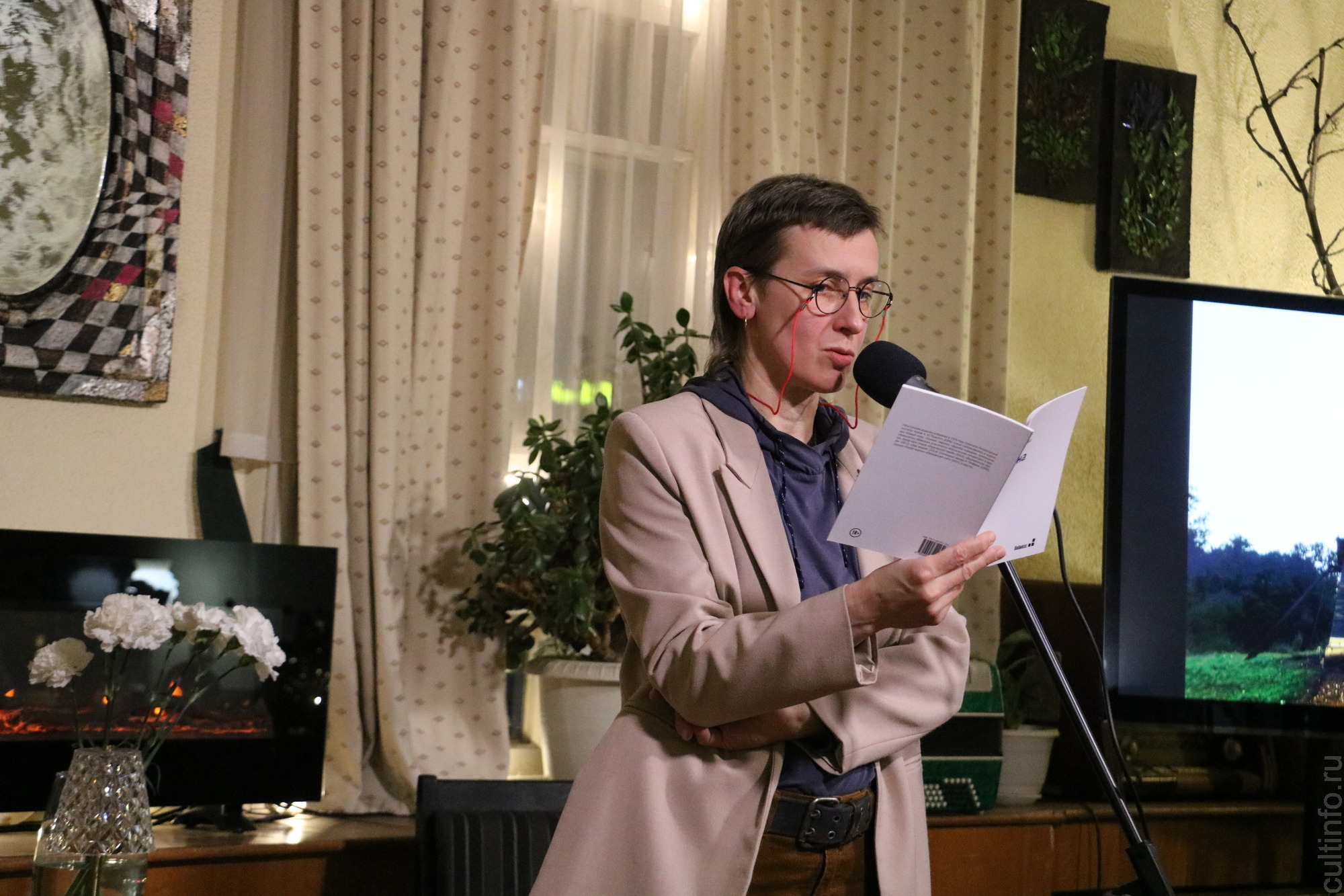 Творческим вечером в уютной, почти домашней обстановке Литературной резиденции «Дом дяди Гиляя» отметила свой юбилей известный вологодский поэт Ната Сучкова