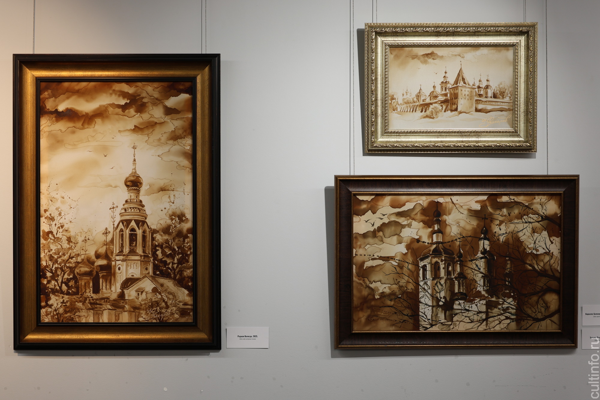 Все разнообразие батика – на выставке «В переплетениях цвета»  Романа Захарова в картинной галерее 