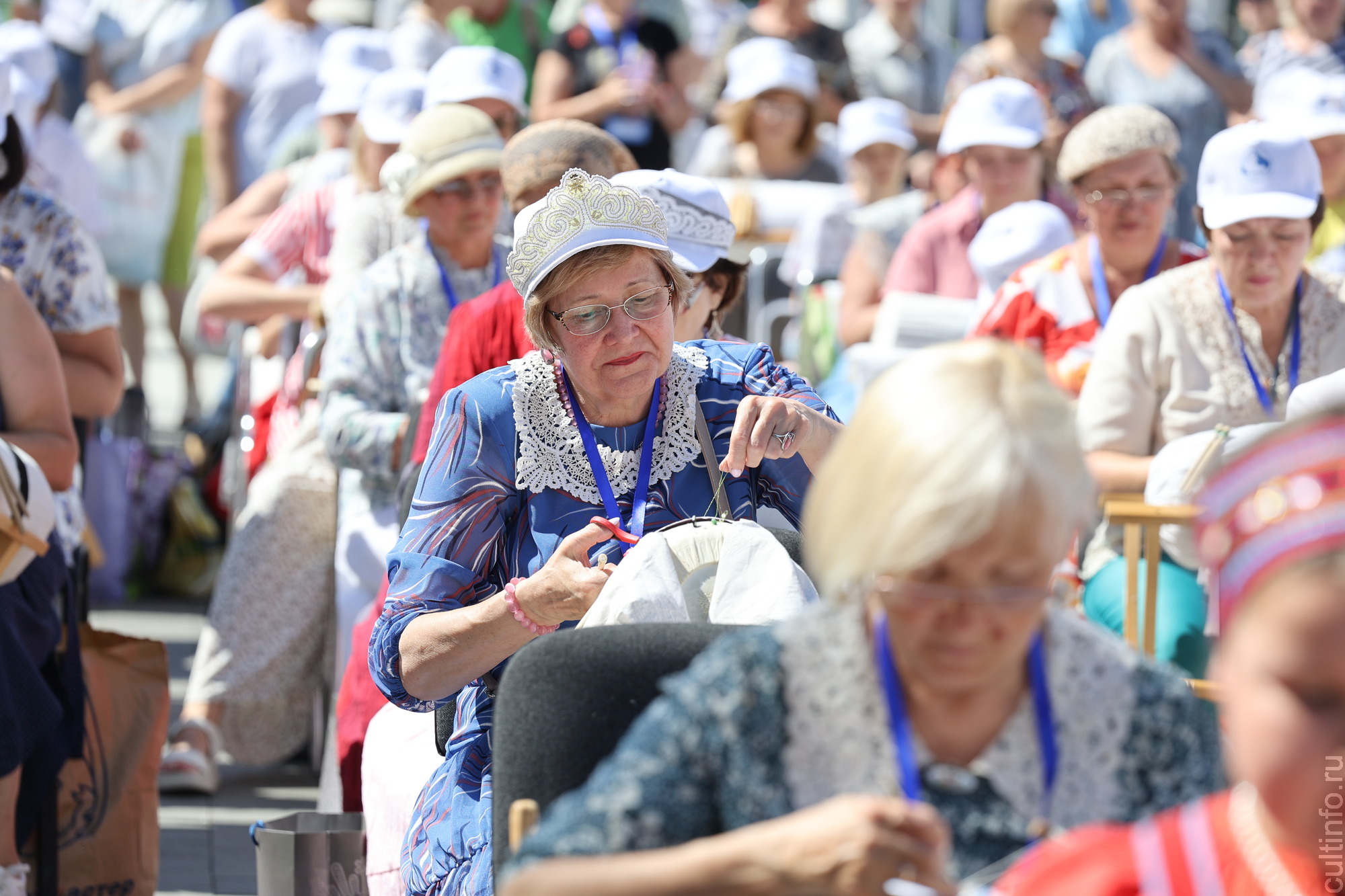 Кружевная акция «Память поколений» объединила в Вологде более 350 мастериц 