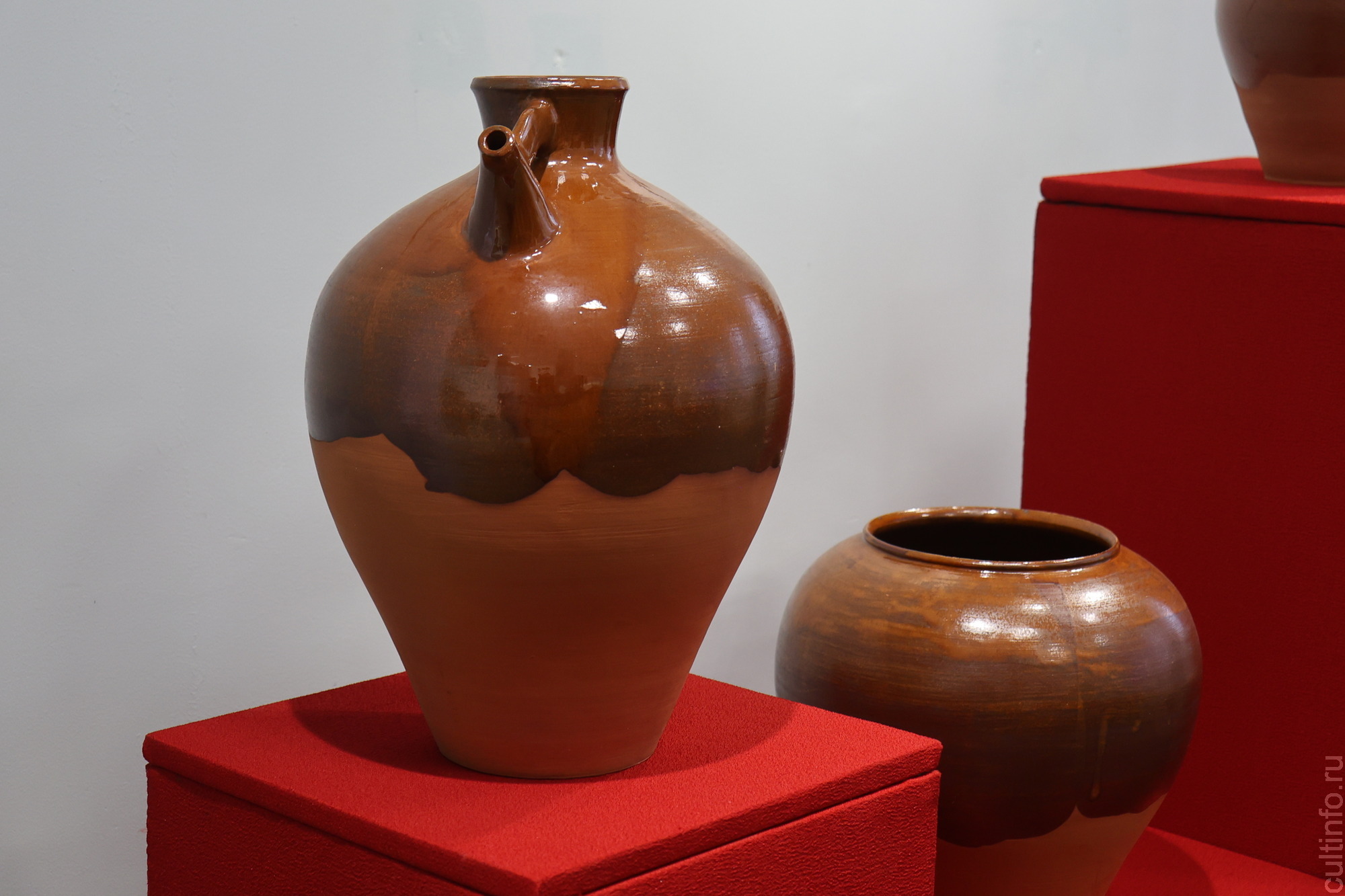 Керамику Сергея Лопатенко и его коллег представили на выставке в Мастерской Татьяны Чистяковой в Вологде