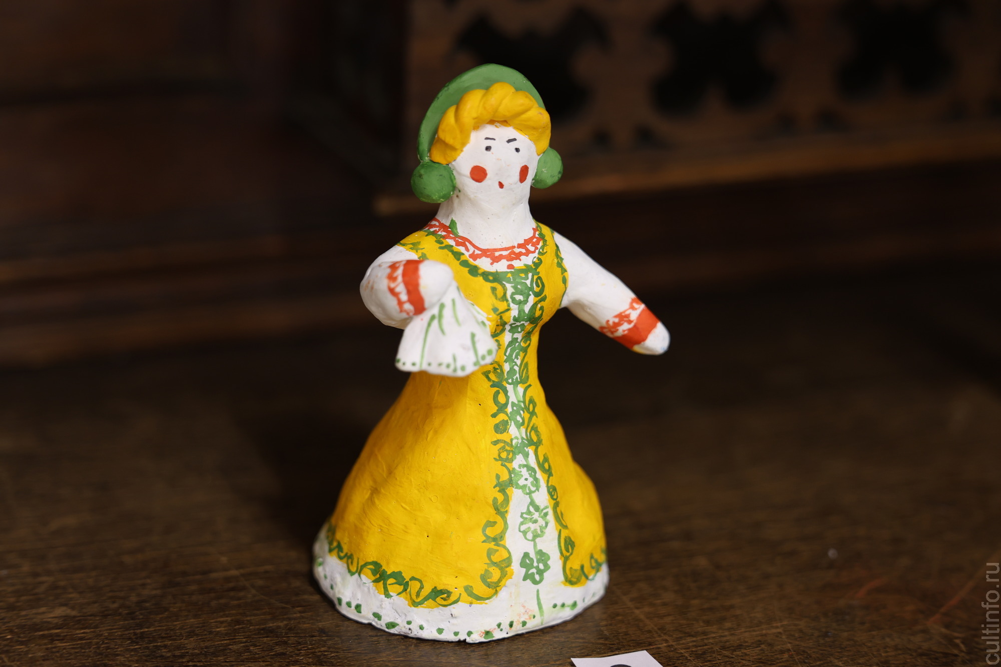 В центре «Резной палисад» представлены лучшие работы юных мастеров – участников традиционного конкурса «Козуля»