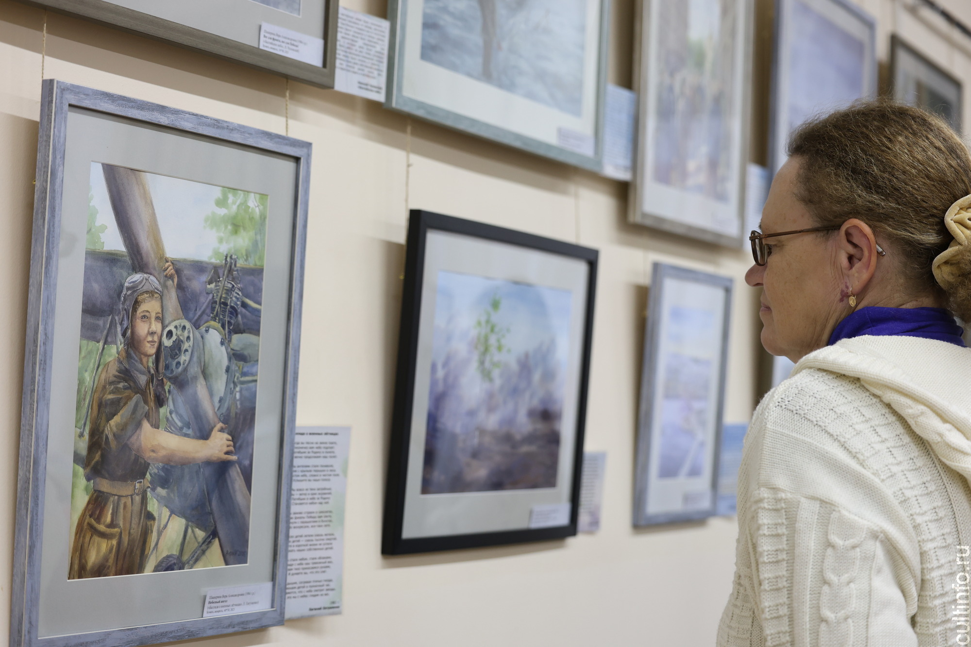 Серию акварельных работ о войне по произведениям советских авторов представила Вера Шашерина 