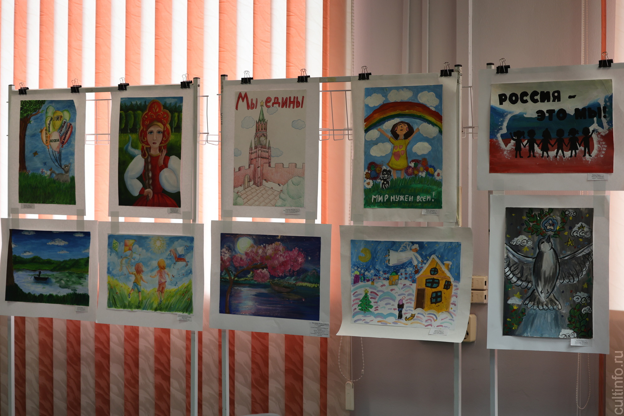 «Сердце России – мир в детских глазах»: выставка творческих работ ребят из Донецка и Вологды открылась в областной библиотеке 